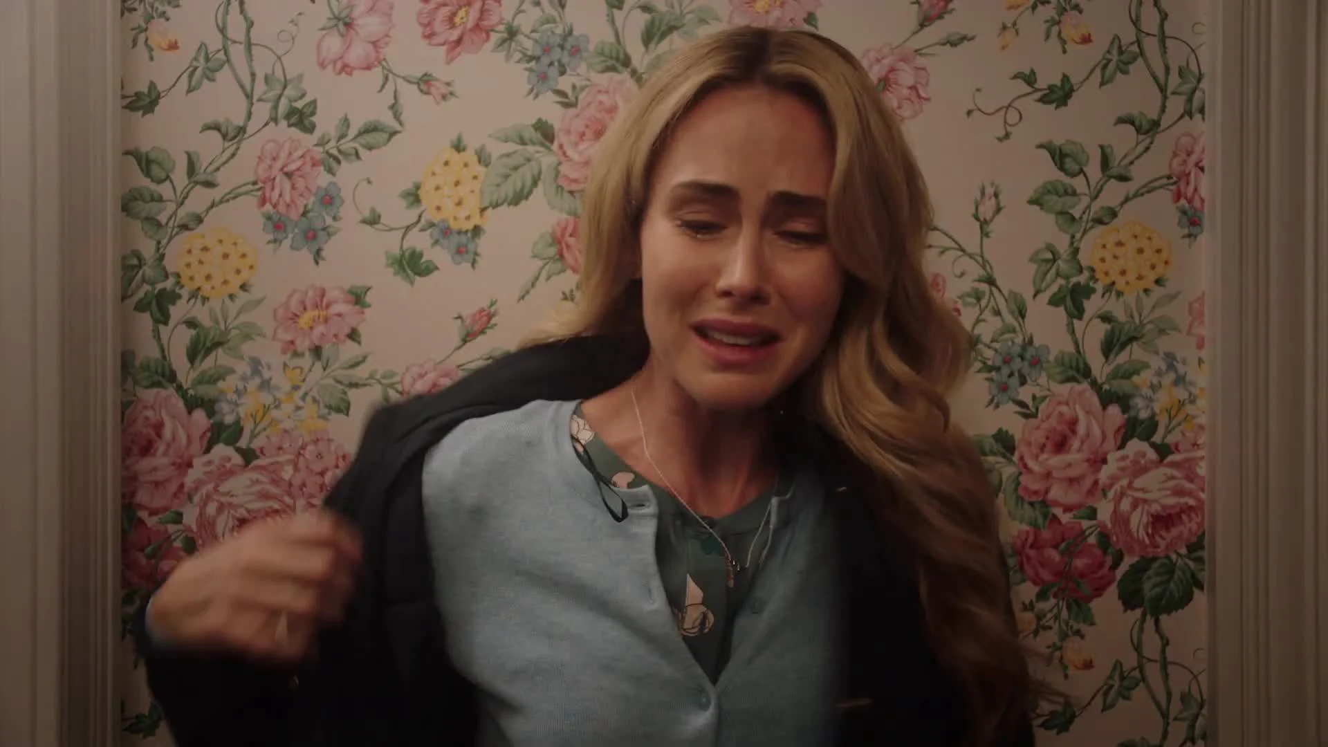 Bí Mật Bên Hồ Full