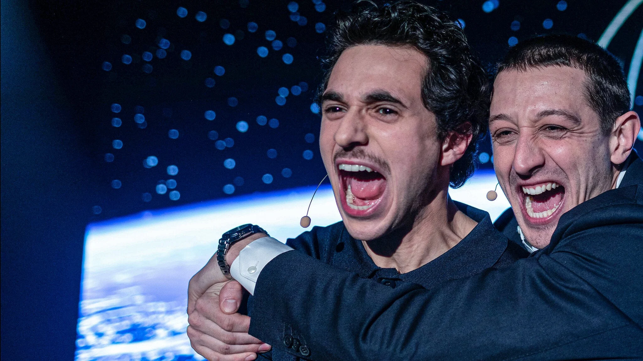 Cậu Bé Tiền Điện Tử Full