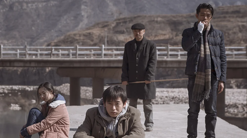 Chú Voi Ngồi Im Trên Đất Full