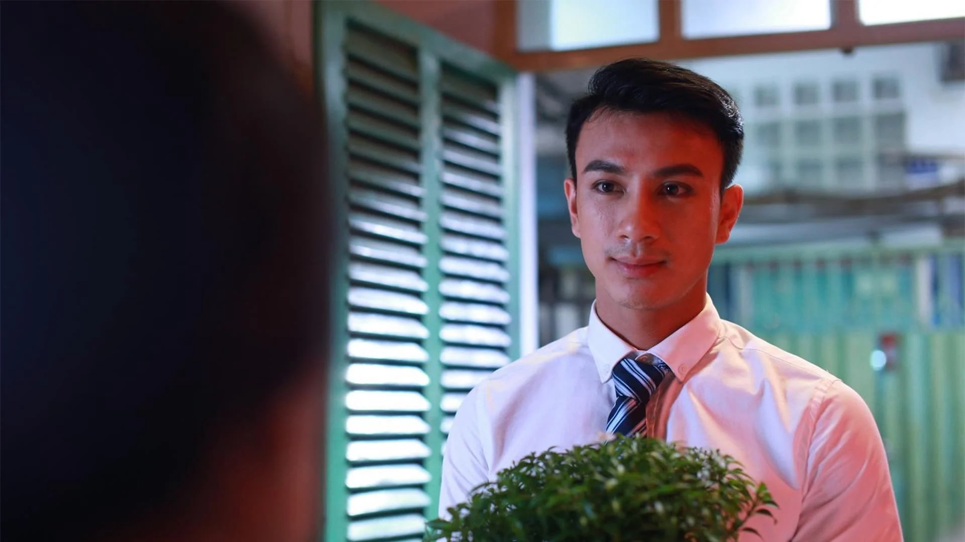 Có căn nhà nằm nghe nắng mưa Full