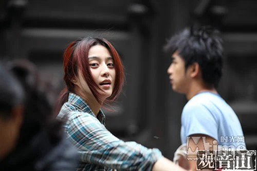 Cô gái về đêm Full