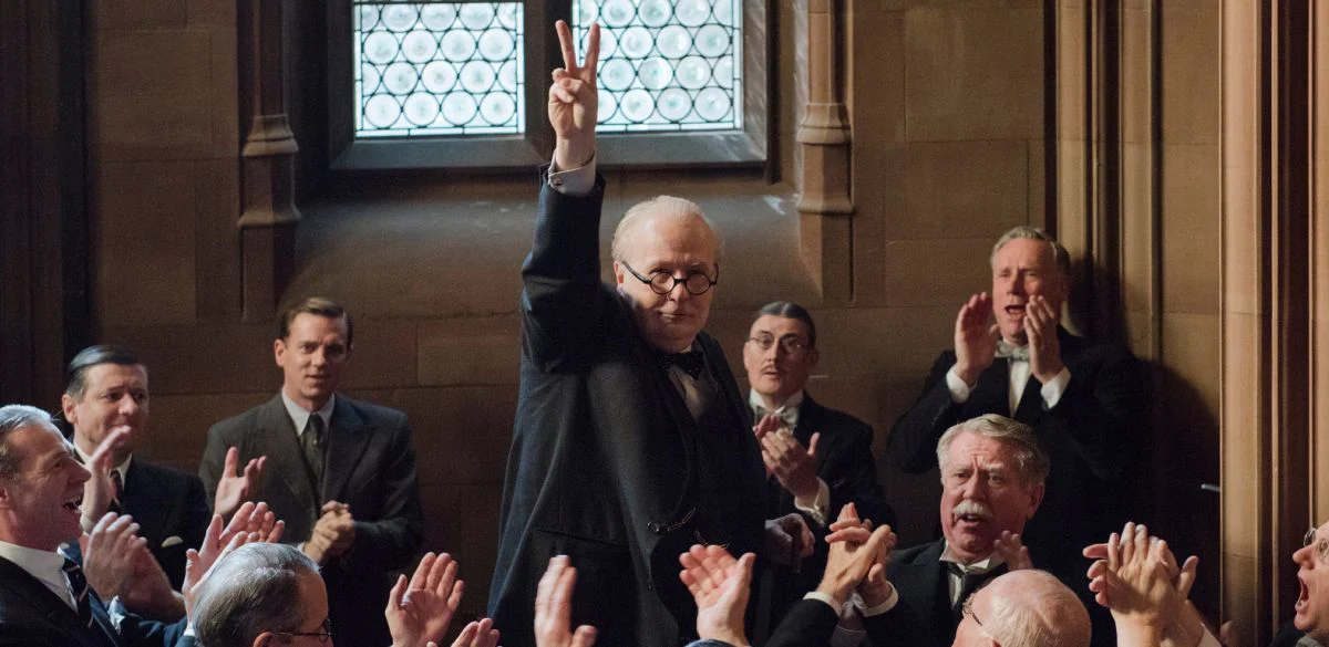 Giờ Đen Tối Full