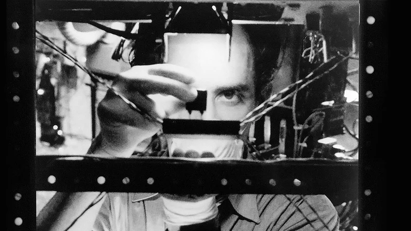 Hằng Số Pi: Tìm Kiếm Niềm Tin Trong Sự Hỗn Loạn Full