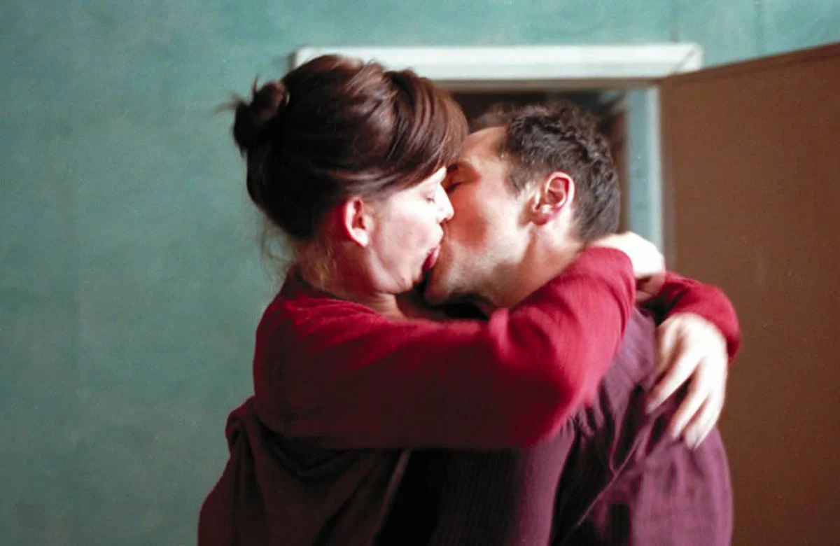 Người Tình Quen Thuộc Full