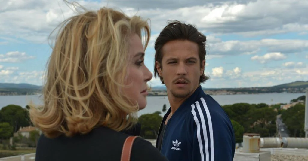 Những Điều Chia Cách Chúng Ta Full