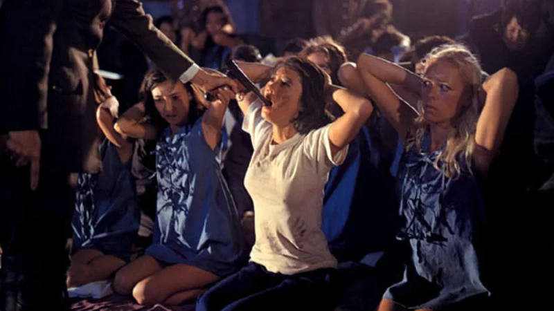 Trại Nữ Tù Binh Full