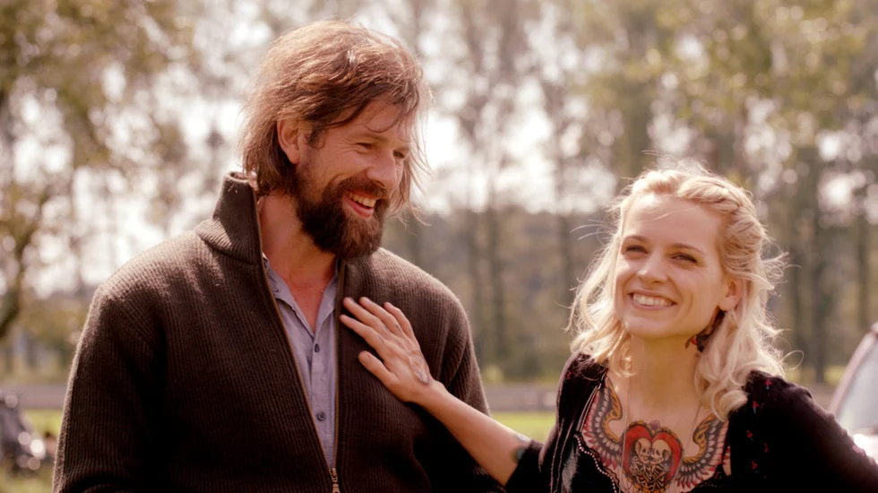 Vòng Tròn Gãy Nát Full