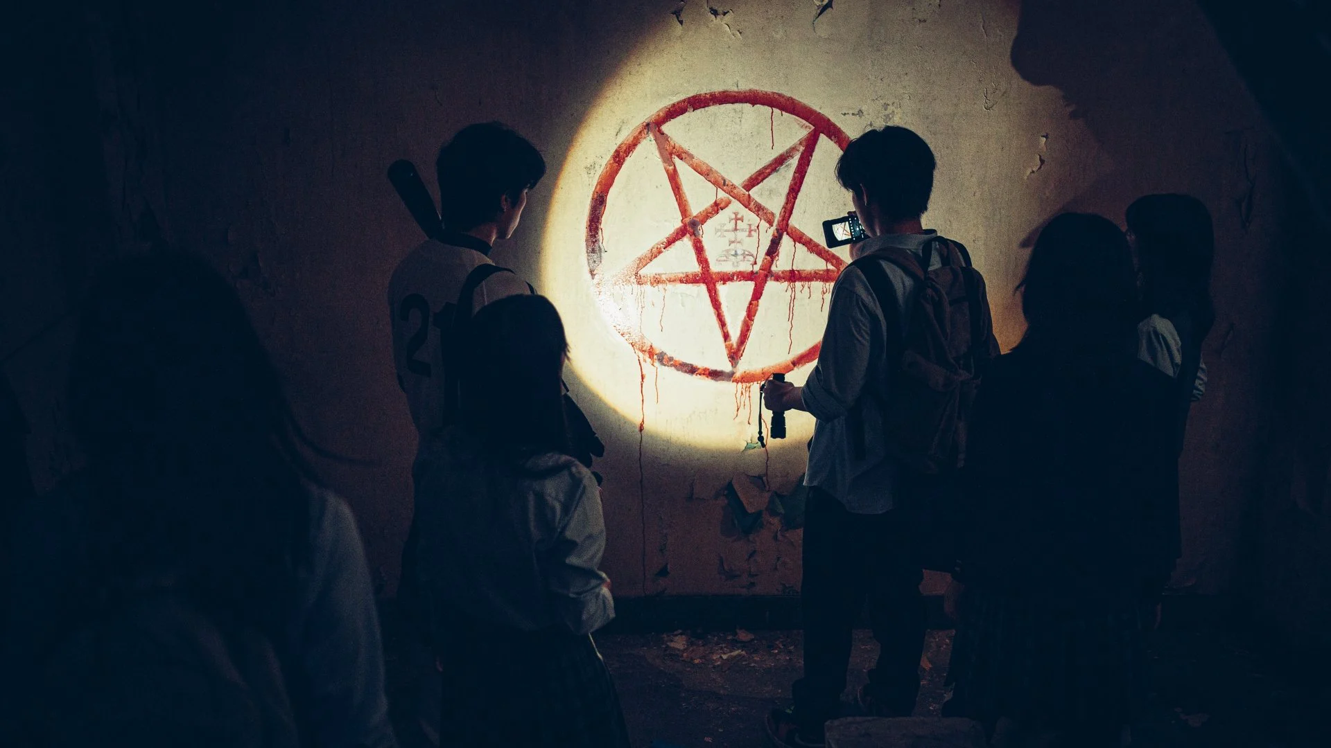 Bẫy Hồi Sinh Full