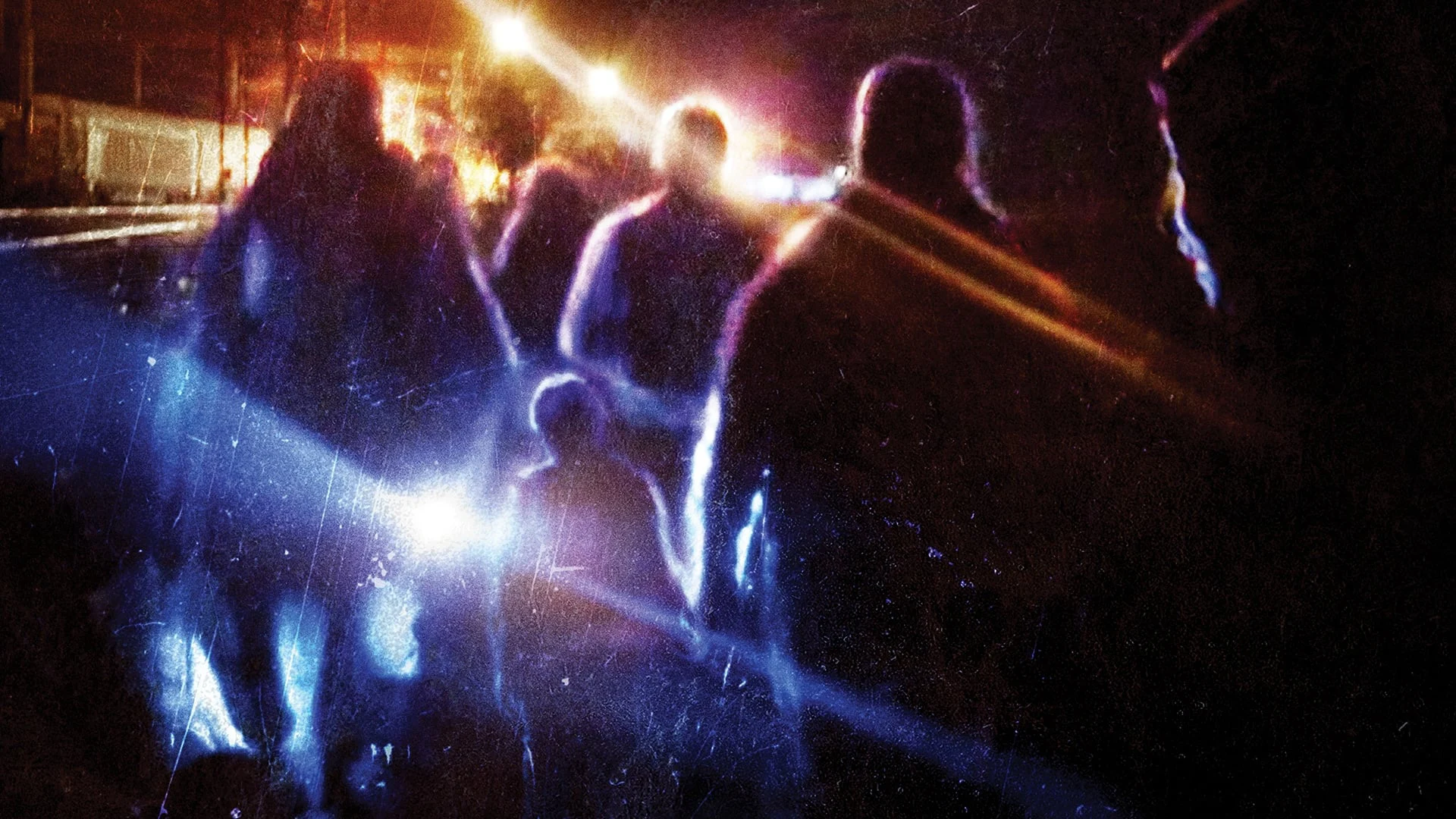 Bên Bờ Hỗn Loạn Full