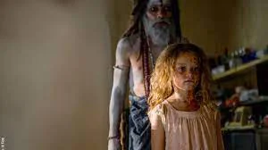 Bên Kia Cánh Cửa Full