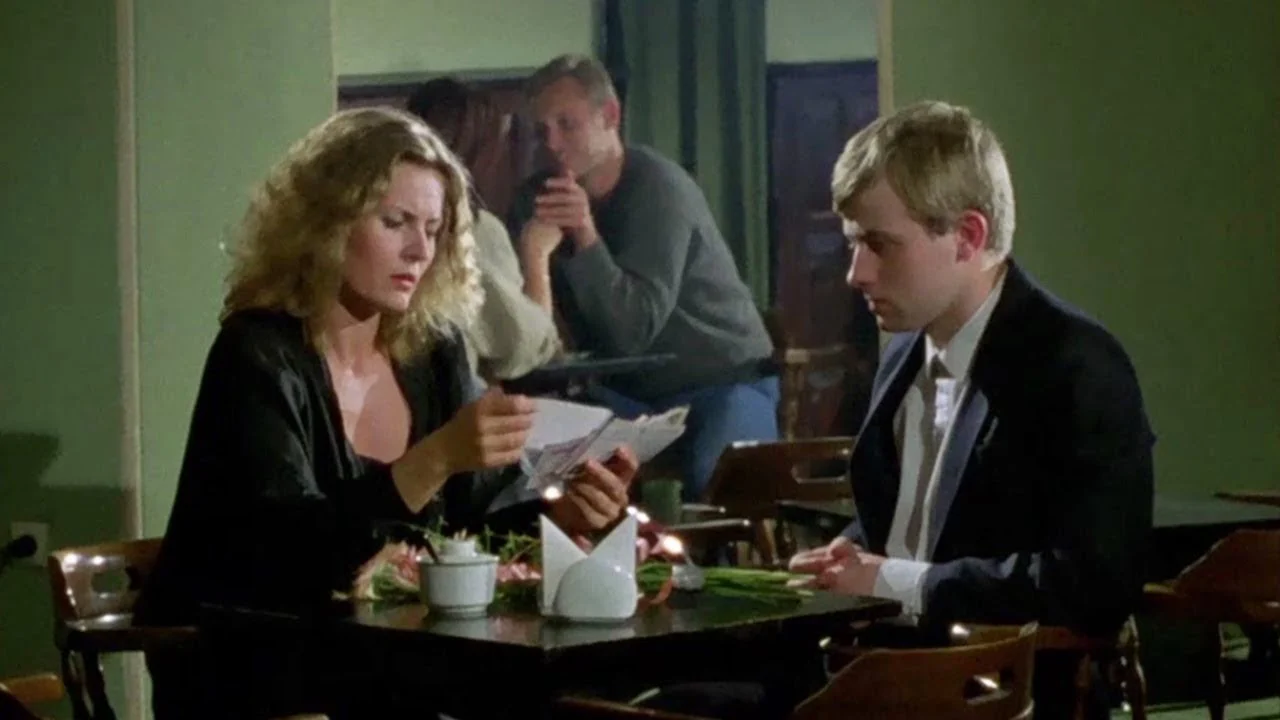 Chuyện Cô Hàng Xóm Full