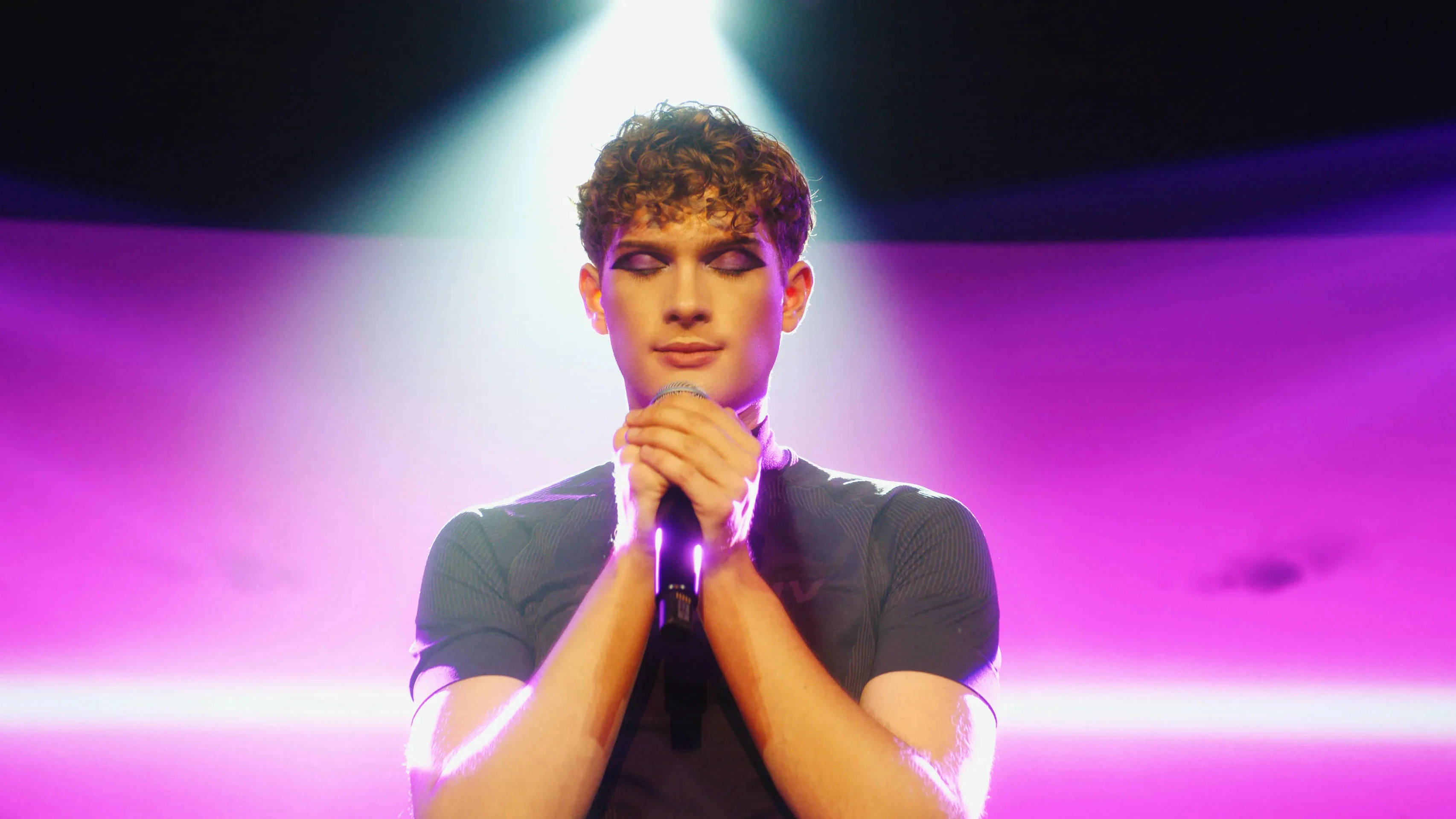 Leo Reich Ai Thèm Quan Tâm Chứ? Full