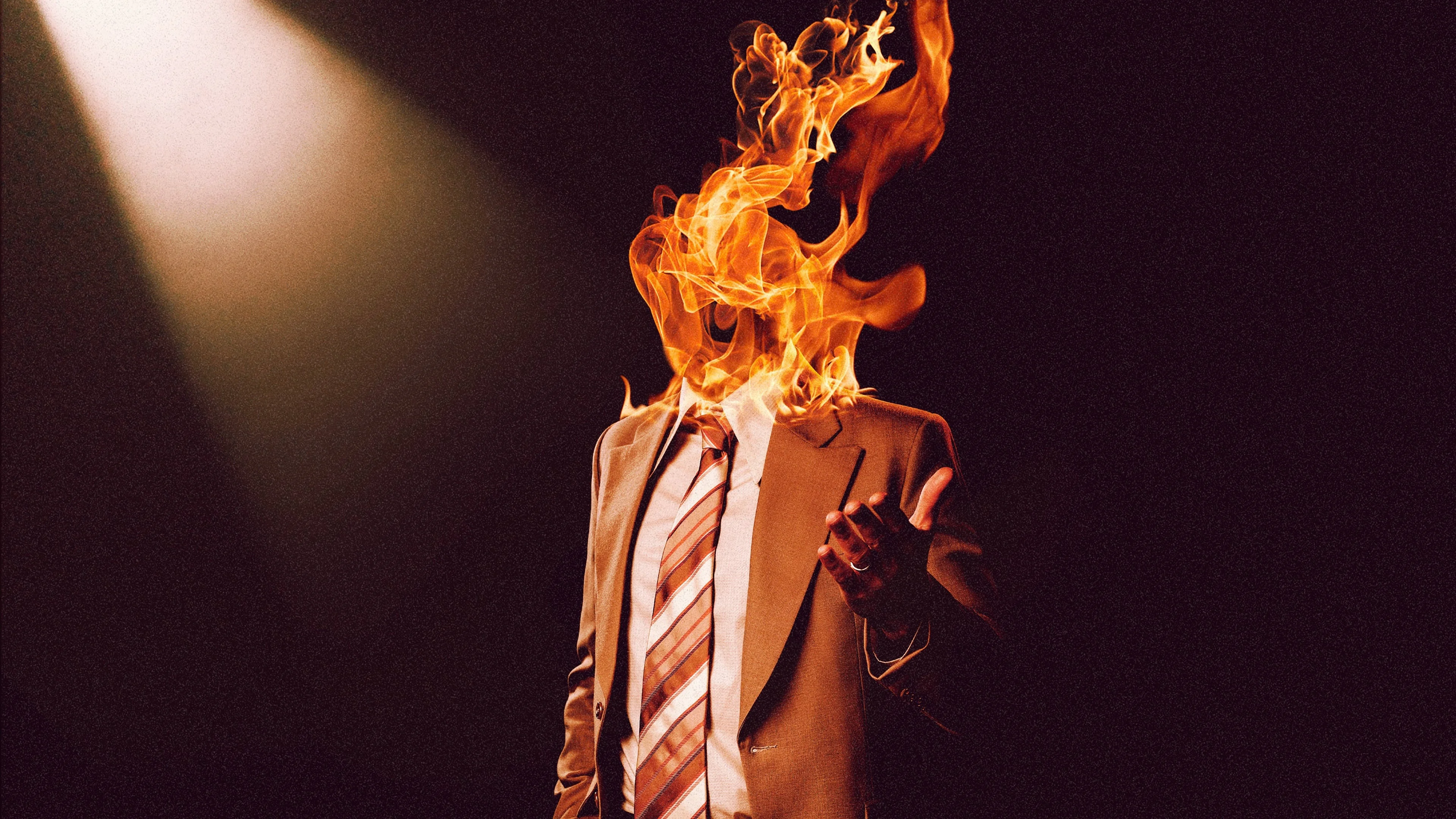 Trò Chuyện Đêm Khuya Với Quỷ Dữ Full