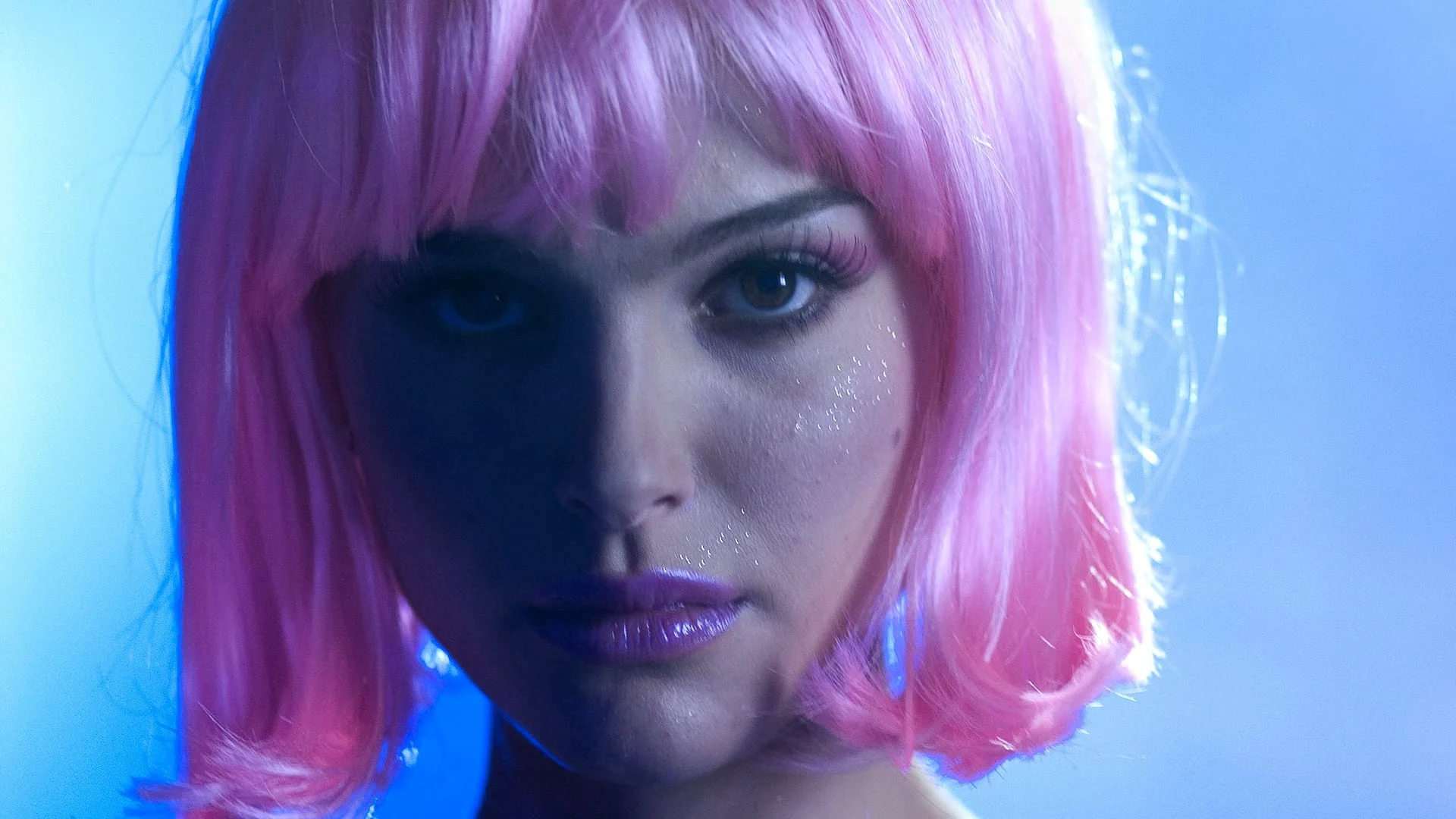 Xích Lại Gần Nhau Full